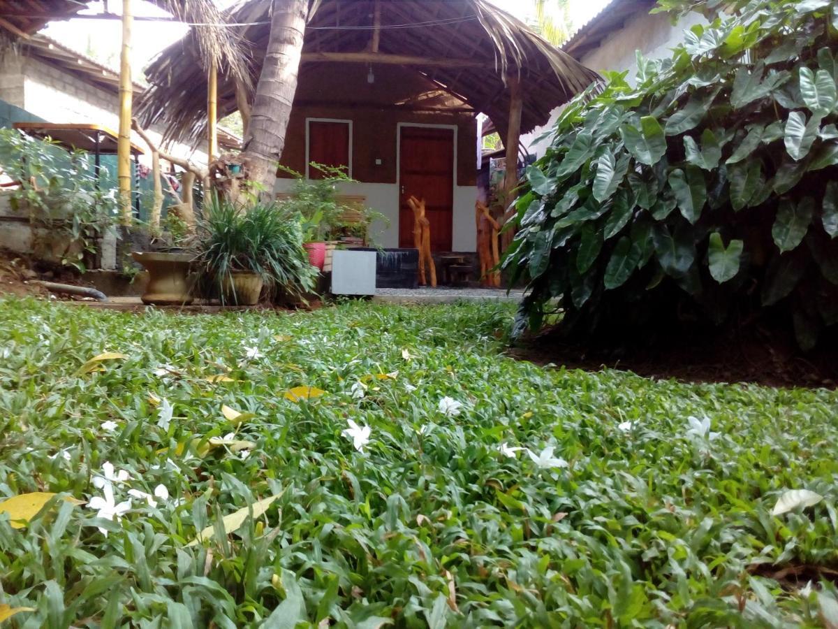 Nature Lovers Safari Cottage Udawalawe Bagian luar foto