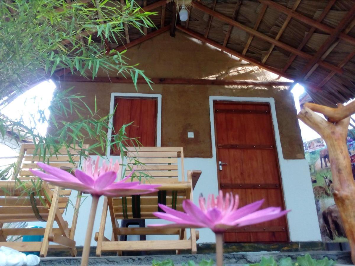 Nature Lovers Safari Cottage Udawalawe Bagian luar foto